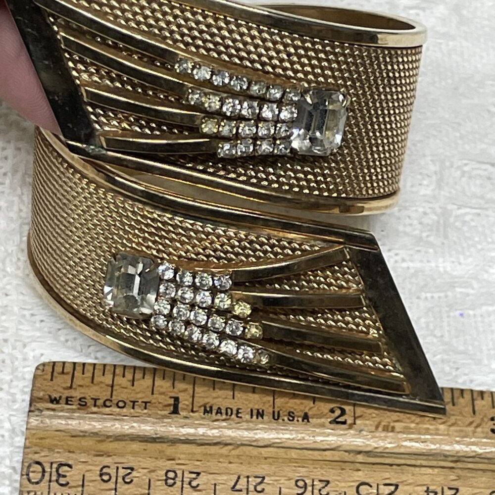 VINTAGE ANTIQUE GOLD TONE MESH DECO RHINESTONE DESIGNED CROSSOVER HINGE BRACELET - Picture 7 of 9